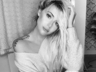 AprilRiversXX webcam girl as a performer. Gallery photo 1.