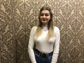 TaliyaMort webcam girl as a performer. Gallery photo 1.