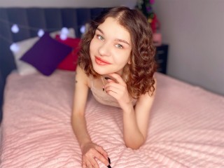 AlettaFisher webcam girl as a performer. Gallery photo 2.