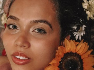 Natashalisboa webcam girl as a performer. Gallery photo 1.