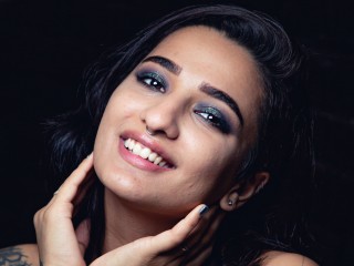 Dayanawmh webcam girl as a performer. Gallery photo 3.