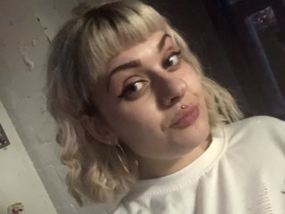 Melzaisgod webcam girl as a performer. Gallery photo 1.