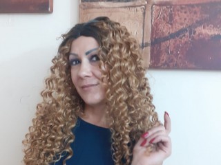 AlexiaLory webcam girl as a performer. Gallery photo 2.