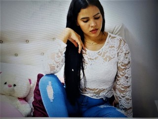 KairaKhan webcam girl as a performer. Gallery photo 1.