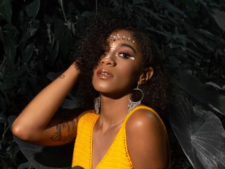 AriianaBlack webcam girl as a performer. Gallery photo 2.