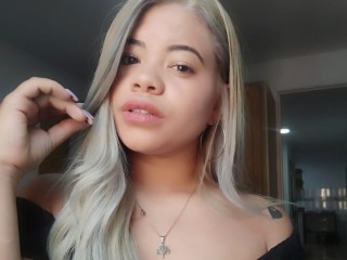 LunaLevi webcam girl as a performer. Gallery photo 2.