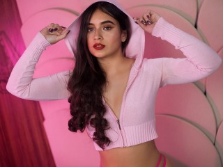 AlissRussell webcam girl as a performer. Gallery photo 3.