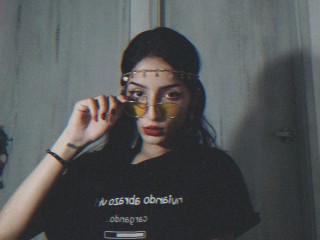 isabel525 webcam girl as a performer. Gallery photo 2.