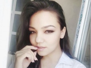 Samilla webcam girl as a performer. Gallery photo 2.