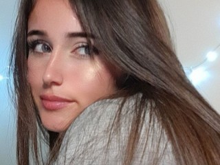 AlanaRoger webcam girl as a performer. Gallery photo 5.