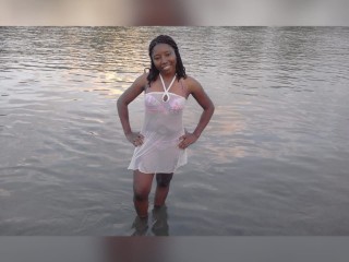 Evelinsaw webcam girl as a performer. Gallery photo 1.