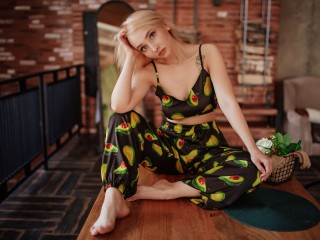 courtney_X_baby webcam girl as a performer. Gallery photo 6.