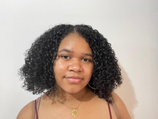 Niyirey webcam girl as a performer. Gallery photo 2.