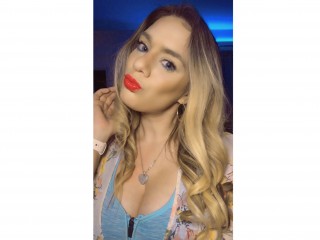 ReginaGorg webcam girl as a performer. Gallery photo 4.