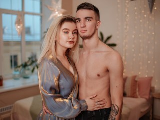STEFANO_AND_MOLLY webcam girl as a performer. Gallery photo 7.
