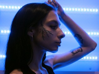 KaliMistes webcam girl as a performer. Gallery photo 3.