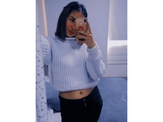 SaraLitt webcam girl as a performer. Gallery photo 3.