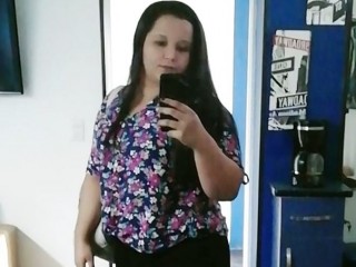 KimArianna webcam girl as a performer. Gallery photo 1.