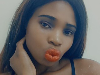 JUICYYnSEXYLIPSS webcam girl as a performer. Gallery photo 7.