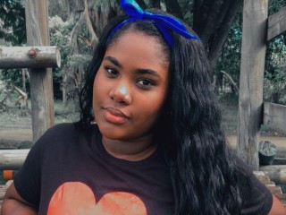 KateMasson webcam girl as a performer. Gallery photo 2.