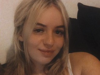 Kinky_Teen_Sav webcam girl as a performer. Gallery photo 1.