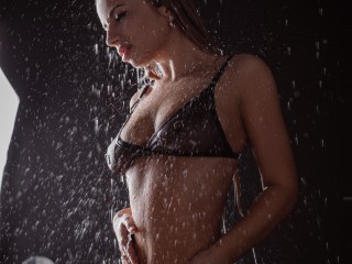 EmmyBon webcam girl as a performer. Gallery photo 4.