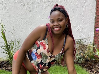 MalaikaLewis webcam girl as a performer. Gallery photo 2.