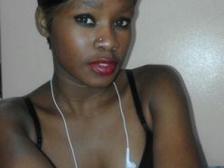 Petitexx94 webcam girl as a performer. Gallery photo 3.