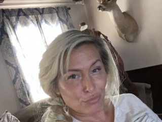 Dilliondoe webcam girl as a performer. Gallery photo 1.