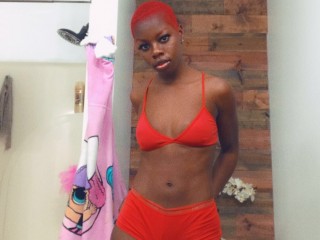 Coco_Melanin webcam girl as a performer. Gallery photo 1.