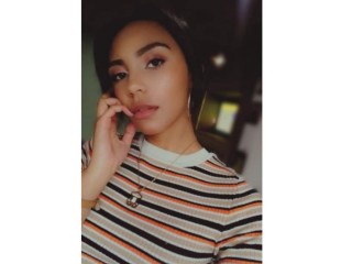 Brunettesensual webcam girl as a performer. Gallery photo 4.