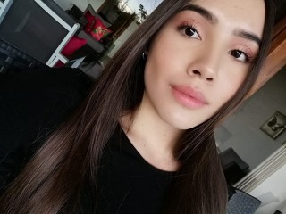 AmberHenao webcam girl as a performer. Gallery photo 1.