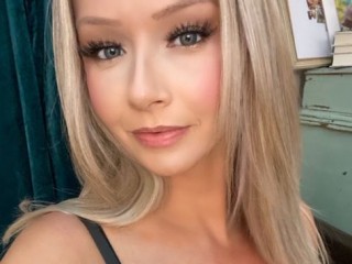 Chat with Annabelle_Dixie live now!
