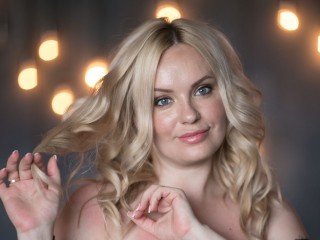 AngelikaMeier webcam girl as a performer. Gallery photo 2.