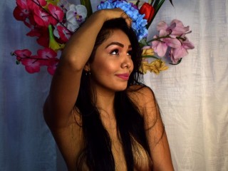 majo01 webcam girl as a performer. Gallery photo 3.