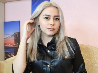 VictoriaHenry webcam girl as a performer. Gallery photo 1.