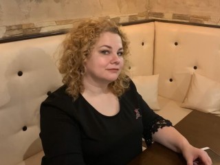 VivienneManara webcam girl as a performer. Gallery photo 2.