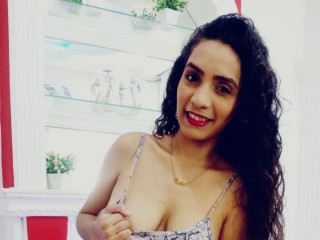 Cristina_love18 webcam girl as a performer. Gallery photo 1.