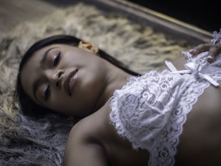 KeiraReid webcam girl as a performer. Gallery photo 2.