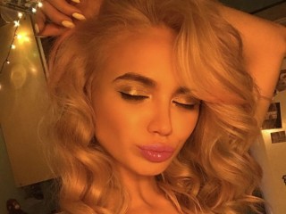 FairyDingding webcam girl as a performer. Gallery photo 6.