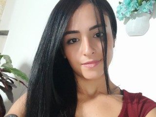 Emiily_jones webcam girl as a performer. Gallery photo 2.