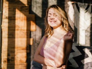 VikaEliz webcam girl as a performer. Gallery photo 6.