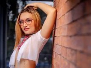 SkinnyEmily webcam girl as a performer. Gallery photo 1.