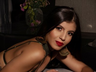 DalishaConnoor webcam girl as a performer. Gallery photo 3.