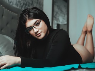 HillaryDavis webcam girl as a performer. Gallery photo 1.