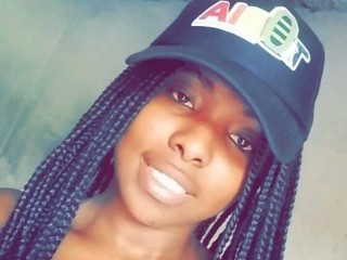 AzaleaBanks webcam girl as a performer. Gallery photo 1.