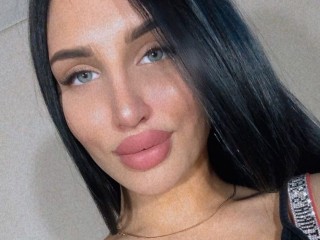 Mila_SweetGIrl webcam girl as a performer. Gallery photo 1.