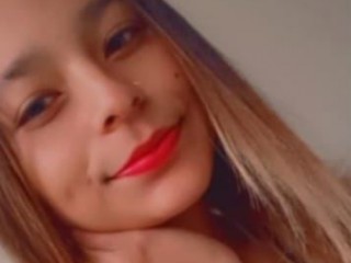 LittleDancerXx webcam girl as a performer. Gallery photo 2.