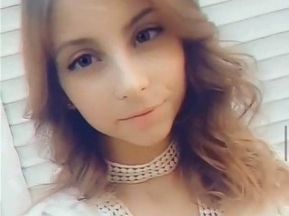 Mariszka webcam girl as a performer. Gallery photo 7.