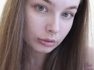 EmilyMillss webcam girl as a performer. Gallery photo 1.